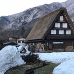 津軽の農地で行われる「雪囲い」